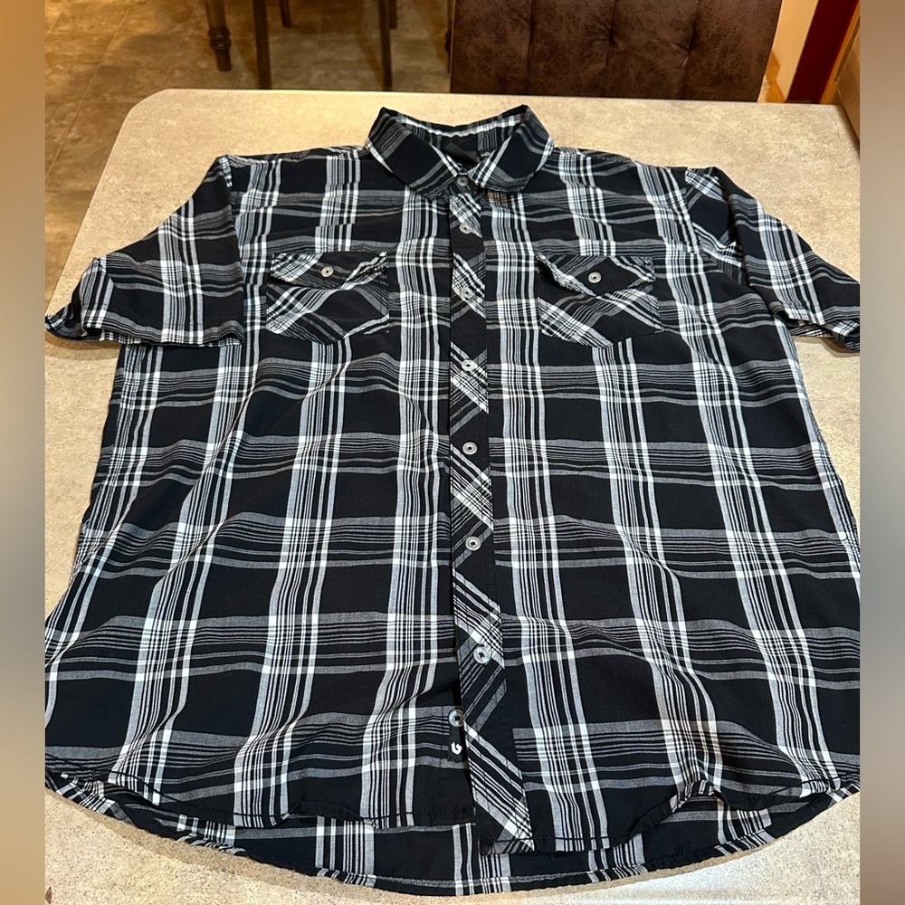 Men’s Burnside short sleeve button up shirt size XL
